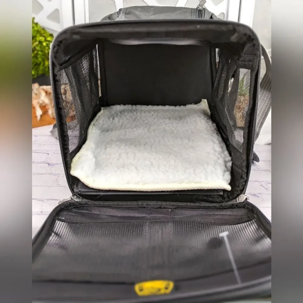 NWT - Sherpa Original Deluxe Pet Carrier - Medium